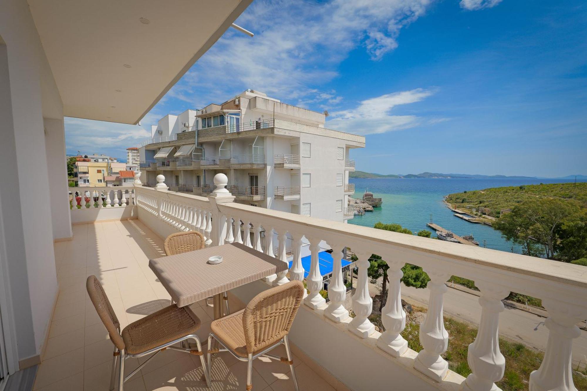 Vila Marina Apartments Саранда Экстерьер фото